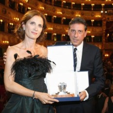 Margaret festeggia la vittoria del Campiello per Venuto al mondo nel 2009.
