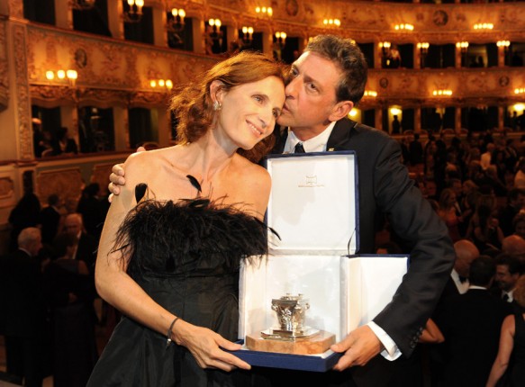 Margaret festeggia la vittoria del Campiello per Venuto al mondo nel 2009. 